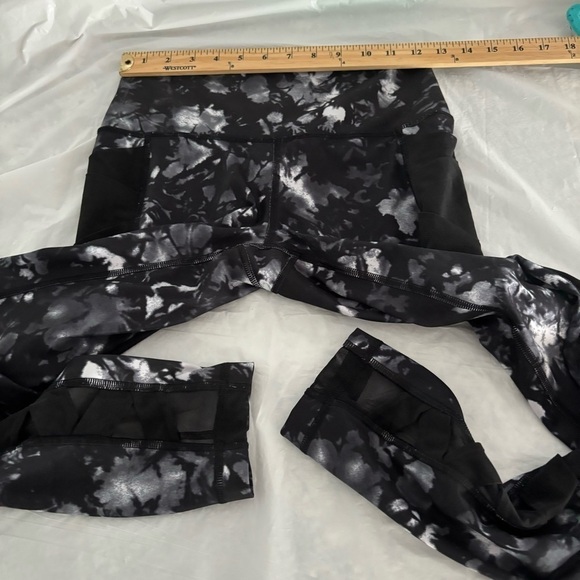 Lululemon Rise and Flow‎ Pant Dusk Dye White Black size 4 - Picture 6 of 10